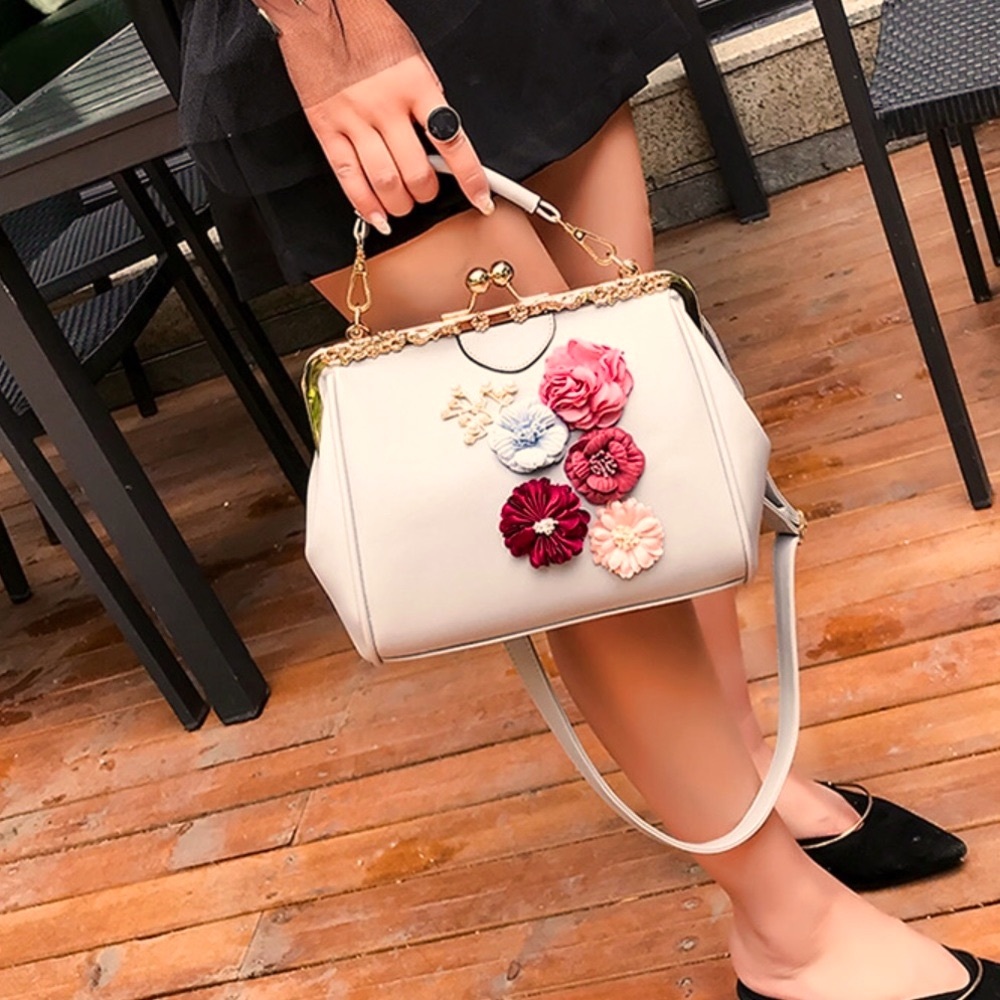 Flower Applique Kiss Lock PU Leather Bag (Beige)